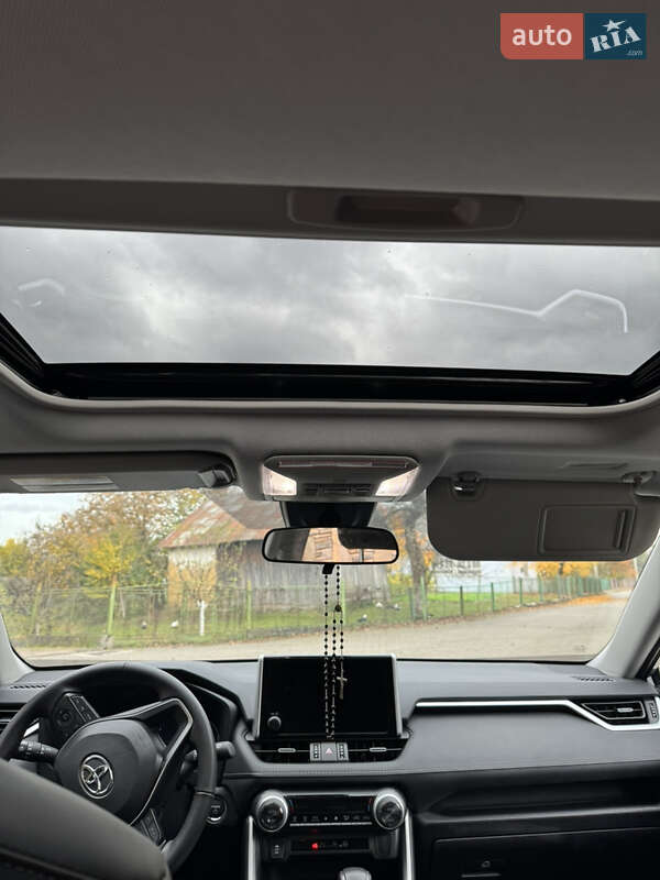 Позашляховик / Кросовер Toyota RAV4 2024 в Надвірній