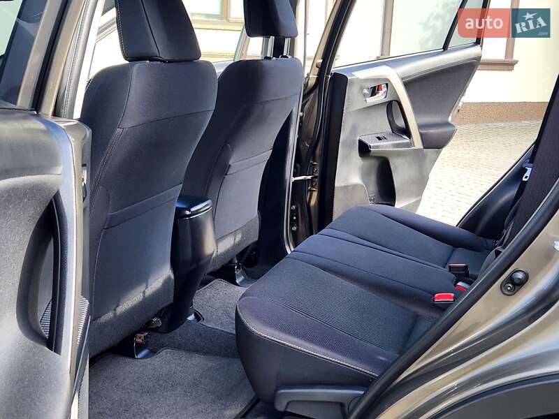 Внедорожник / Кроссовер Toyota RAV4 2015 в Виннице