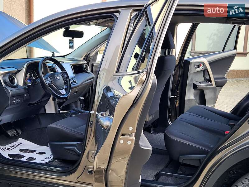 Внедорожник / Кроссовер Toyota RAV4 2015 в Виннице