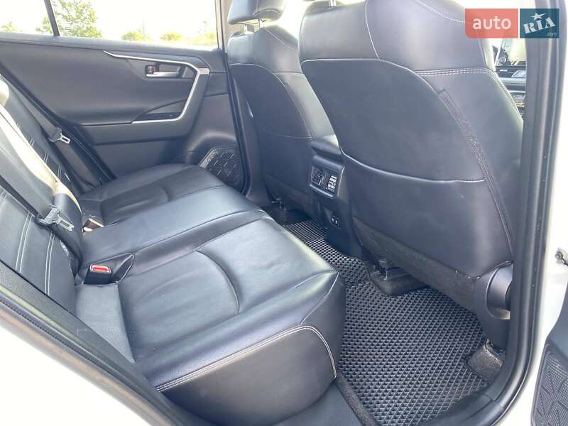 Внедорожник / Кроссовер Toyota RAV4 2019 в Полтаве фото 10 Внедорожник / Кроссовер Toyota RAV4 2019 в Полтаве