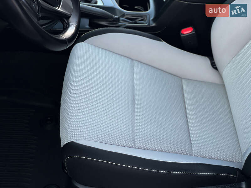 Позашляховик / Кросовер Toyota RAV4 2016 в Одесі фото 37 Позашляховик / Кросовер Toyota RAV4 2016 в Одесі