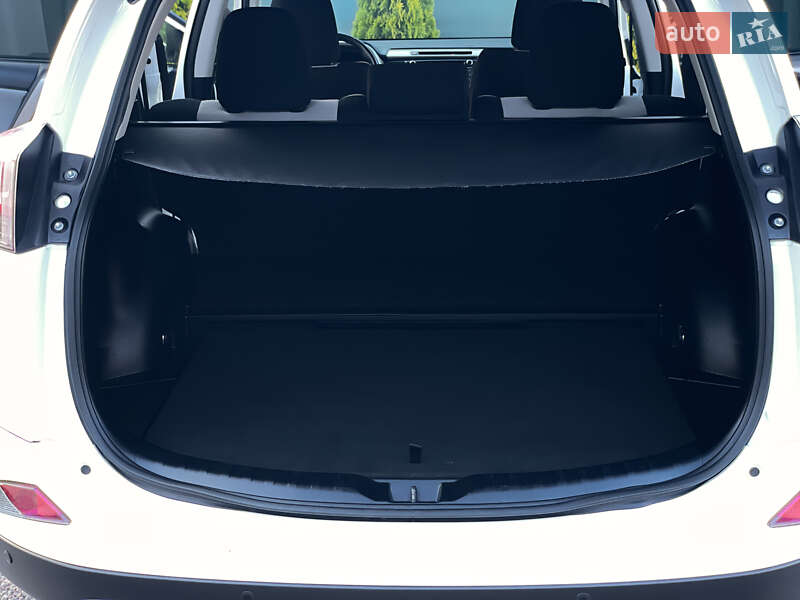 Позашляховик / Кросовер Toyota RAV4 2016 в Одесі фото 43 Позашляховик / Кросовер Toyota RAV4 2016 в Одесі