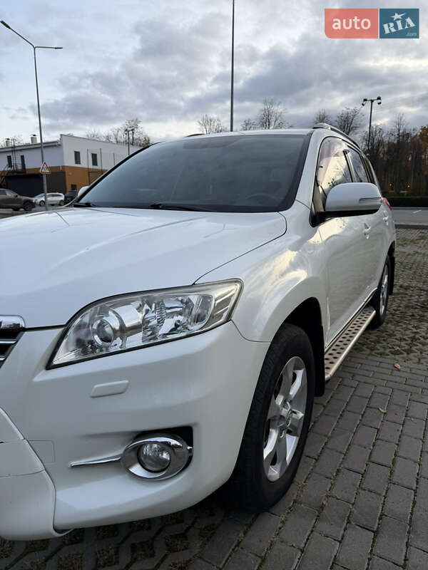 Внедорожник / Кроссовер Toyota RAV4 2011 в Харькове