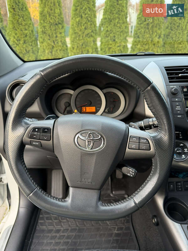 Внедорожник / Кроссовер Toyota RAV4 2011 в Харькове