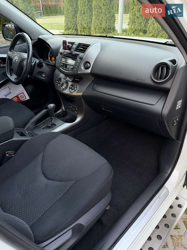Внедорожник / Кроссовер Toyota RAV4 2011 в Харькове