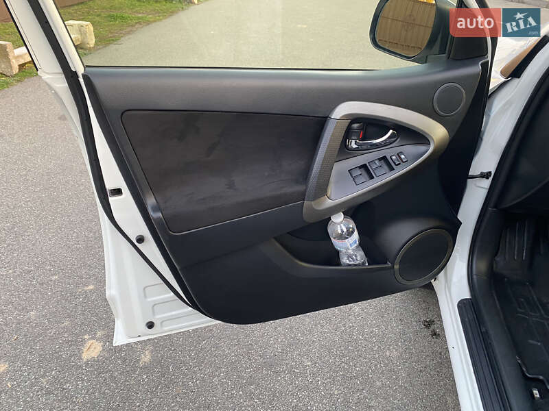 Позашляховик / Кросовер Toyota RAV4 2012 в Києві