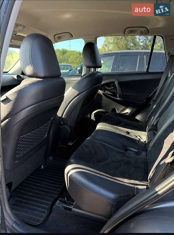 Внедорожник / Кроссовер Toyota RAV4 2011 в Хмельницком