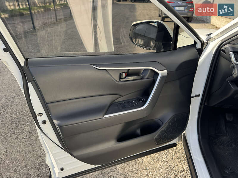 Внедорожник / Кроссовер Toyota RAV4 2021 в Киеве