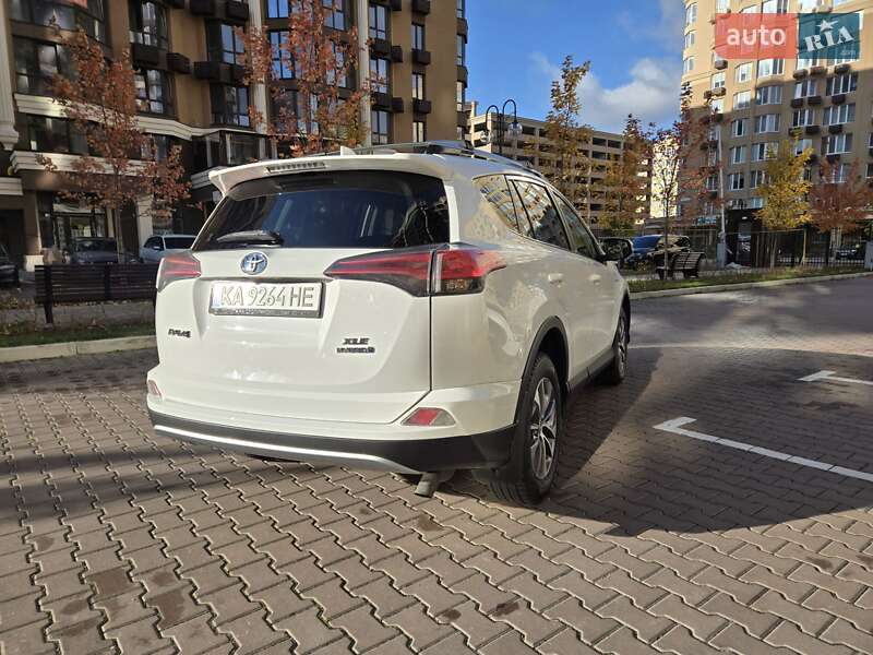 Внедорожник / Кроссовер Toyota RAV4 2017 в Киеве фото 3 Внедорожник / Кроссовер Toyota RAV4 2017 в Киеве