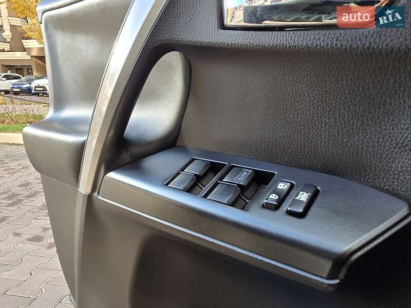 Внедорожник / Кроссовер Toyota RAV4 2017 в Киеве фото 23 Внедорожник / Кроссовер Toyota RAV4 2017 в Киеве