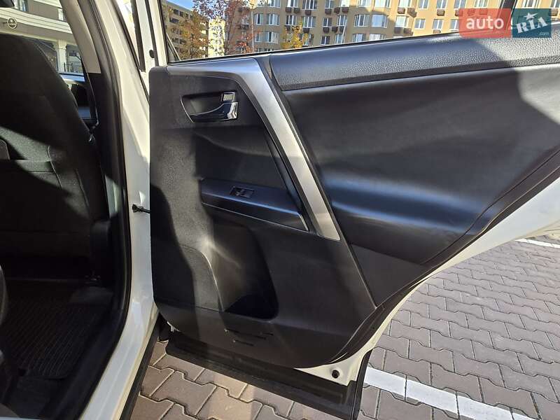 Внедорожник / Кроссовер Toyota RAV4 2017 в Киеве фото 31 Внедорожник / Кроссовер Toyota RAV4 2017 в Киеве