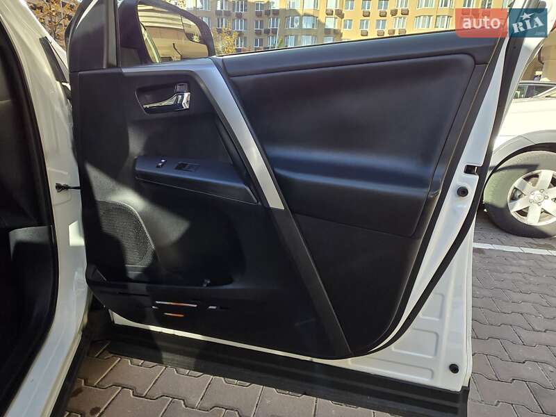 Внедорожник / Кроссовер Toyota RAV4 2017 в Киеве фото 38 Внедорожник / Кроссовер Toyota RAV4 2017 в Киеве