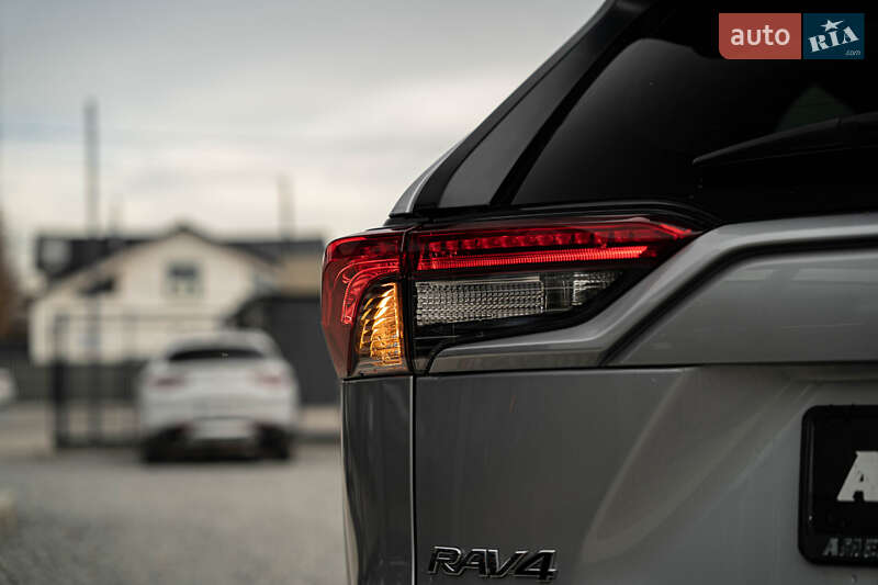 Позашляховик / Кросовер Toyota RAV4 2019 в Чернівцях