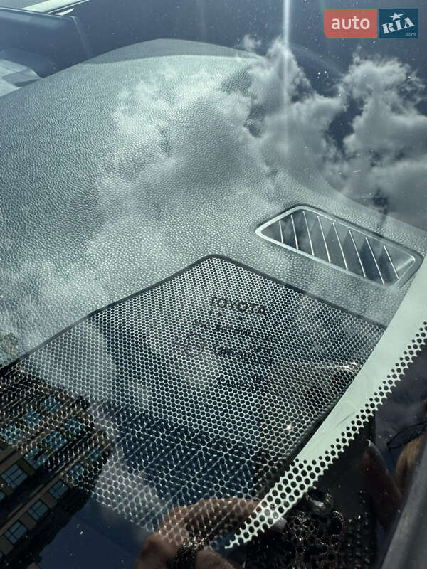 Внедорожник / Кроссовер Toyota RAV4 2018 в Киеве