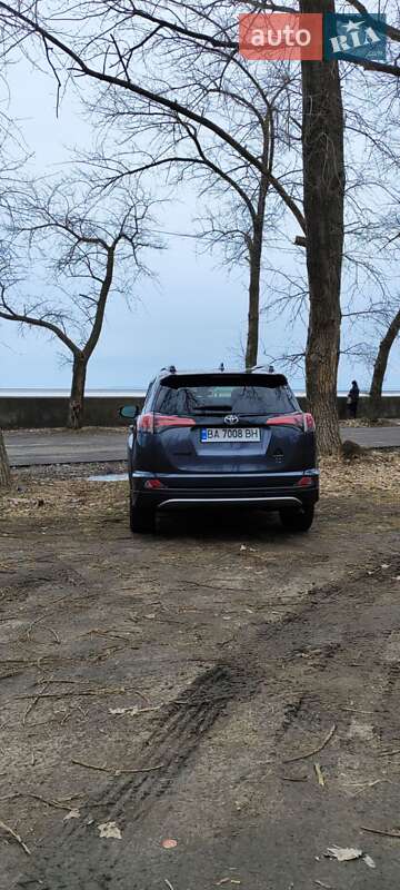 Внедорожник / Кроссовер Toyota RAV4 2017 в Светловодске