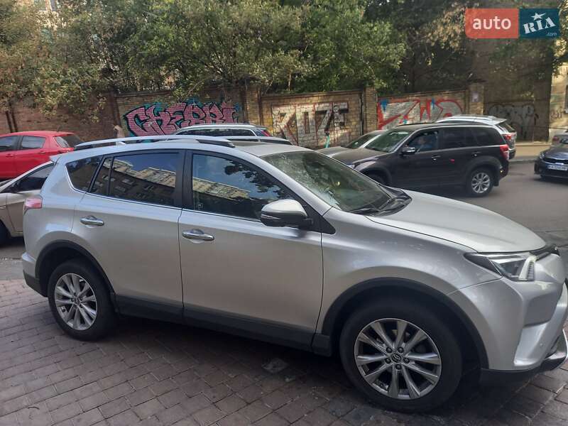 Позашляховик / Кросовер Toyota RAV4 2016 в Києві фото 4 Позашляховик / Кросовер Toyota RAV4 2016 в Києві