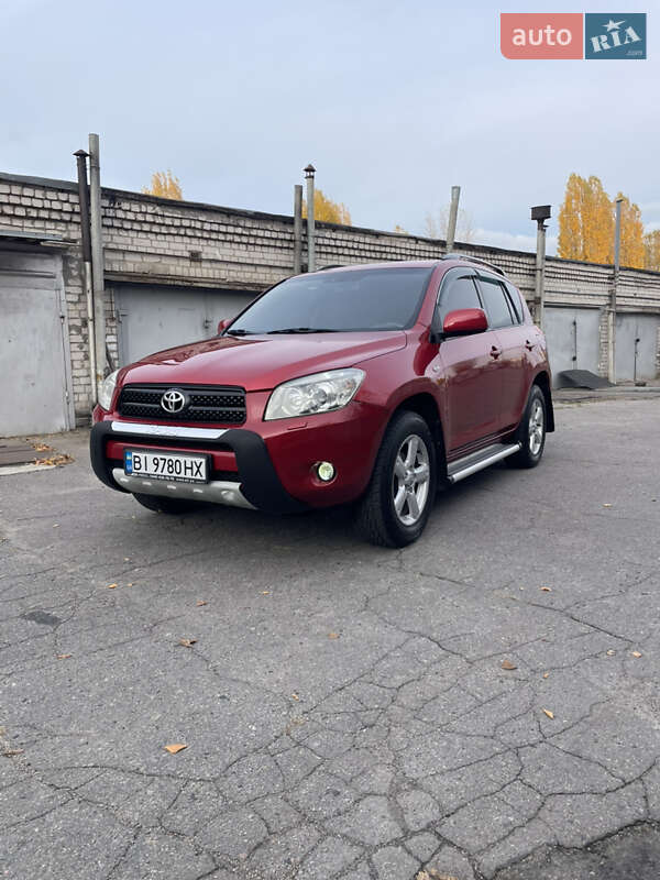 Внедорожник / Кроссовер Toyota RAV4 2006 в Кременчуге