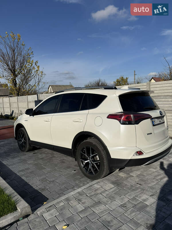 Внедорожник / Кроссовер Toyota RAV4 2017 в Кременчуге