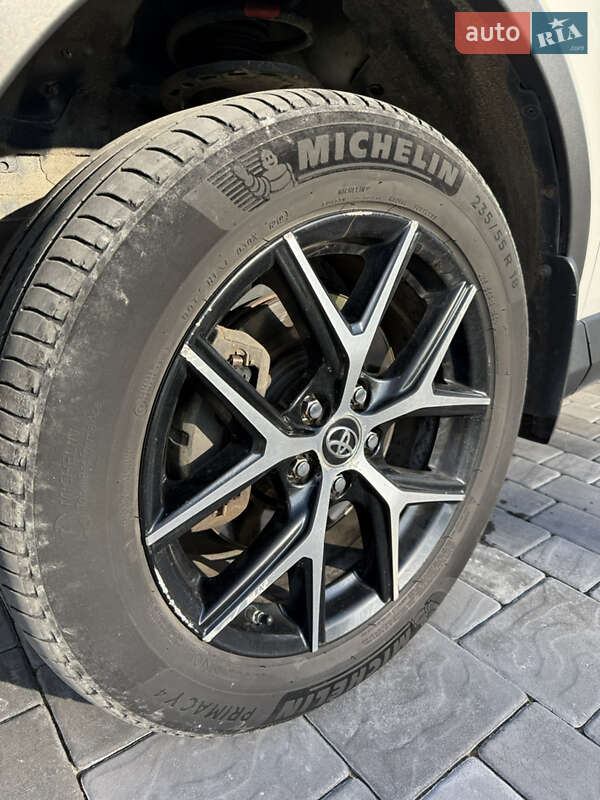 Внедорожник / Кроссовер Toyota RAV4 2017 в Кременчуге