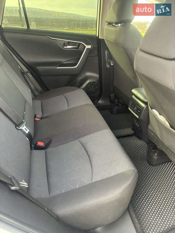 Позашляховик / Кросовер Toyota RAV4 2020 в Красилові