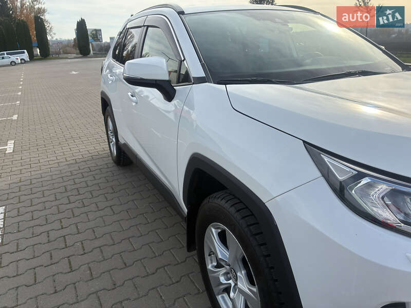 Позашляховик / Кросовер Toyota RAV4 2020 в Красилові