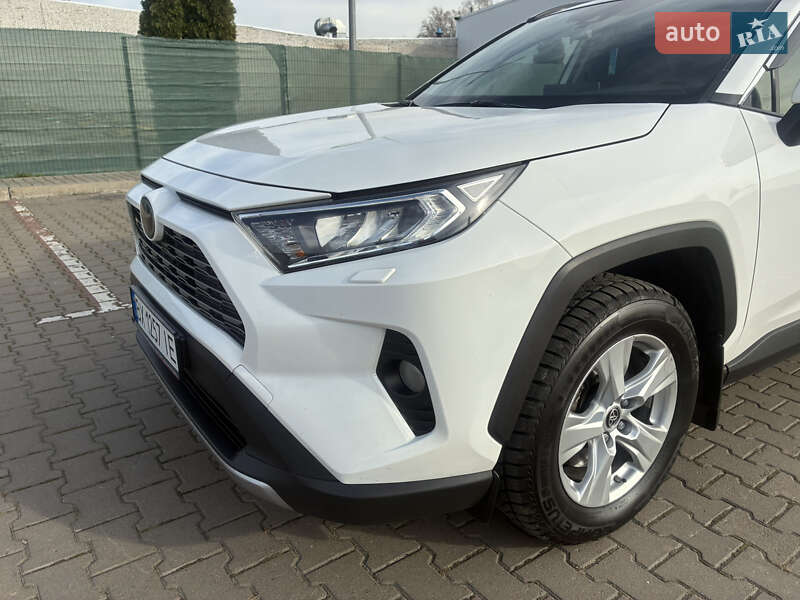 Позашляховик / Кросовер Toyota RAV4 2020 в Красилові