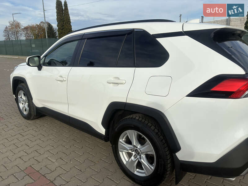 Позашляховик / Кросовер Toyota RAV4 2020 в Красилові