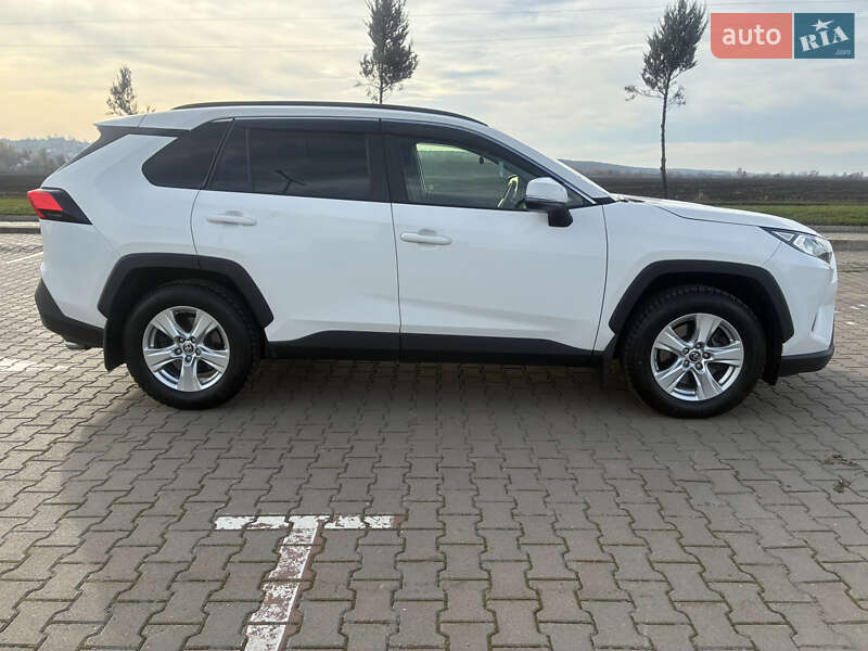 Позашляховик / Кросовер Toyota RAV4 2020 в Красилові