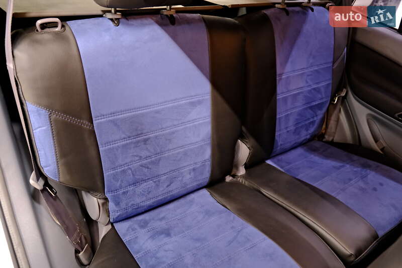 Позашляховик / Кросовер Toyota RAV4 2001 в Одесі