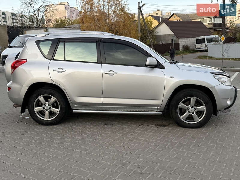 Внедорожник / Кроссовер Toyota RAV4 2006 в Борисполе