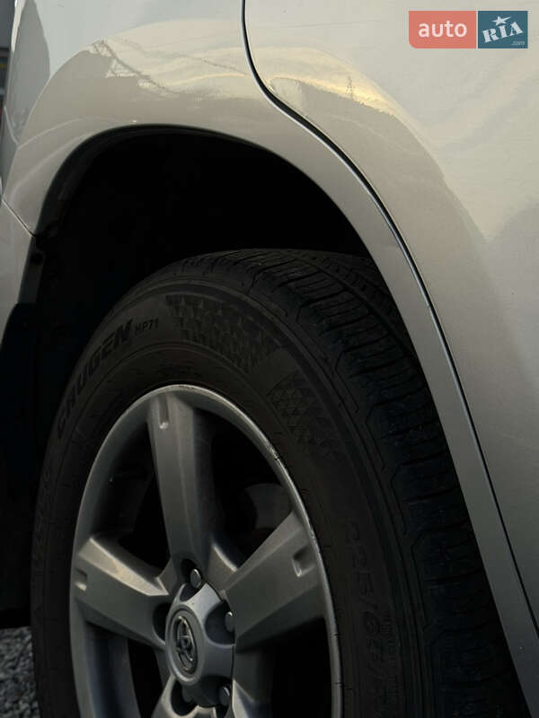 Внедорожник / Кроссовер Toyota RAV4 2006 в Борисполе