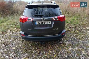 Позашляховик / Кросовер Toyota RAV4 2014 в Рівному