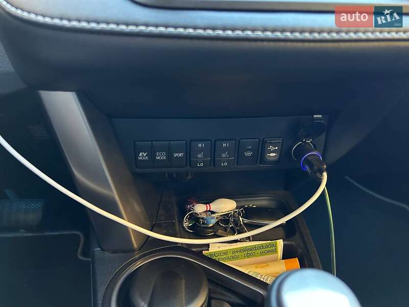 Внедорожник / Кроссовер Toyota RAV4 2017 в Киеве фото 34 Внедорожник / Кроссовер Toyota RAV4 2017 в Киеве