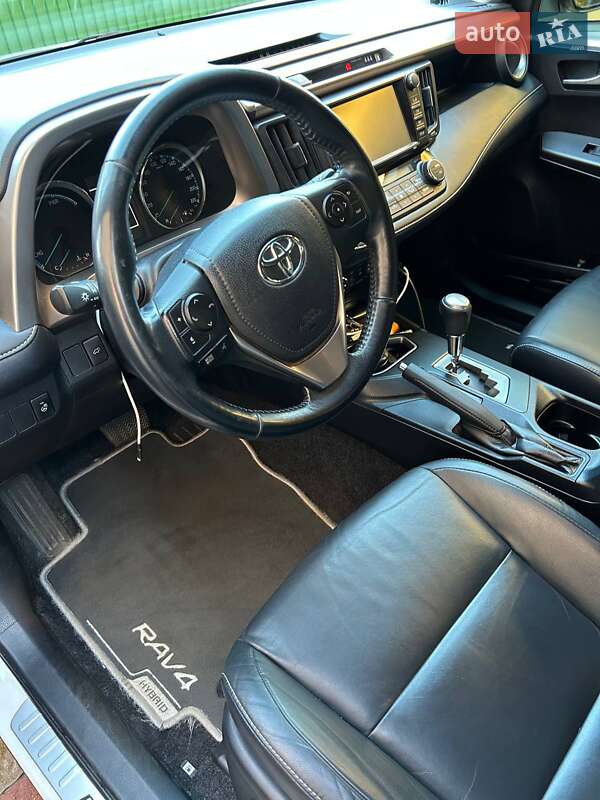 Внедорожник / Кроссовер Toyota RAV4 2017 в Киеве фото 39 Внедорожник / Кроссовер Toyota RAV4 2017 в Киеве