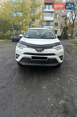 Внедорожник / Кроссовер Toyota RAV4 2017 в Першотравенске