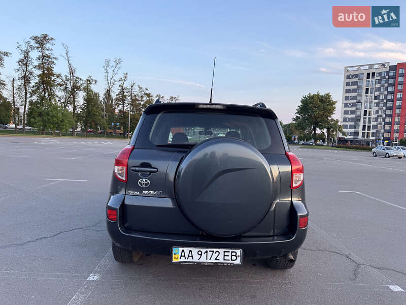 Внедорожник / Кроссовер Toyota RAV4 2006 в Киеве