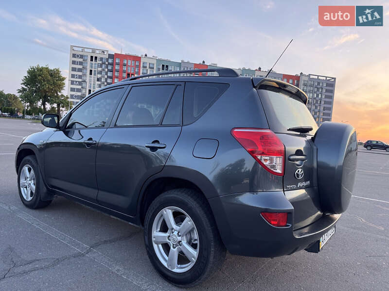 Внедорожник / Кроссовер Toyota RAV4 2006 в Киеве