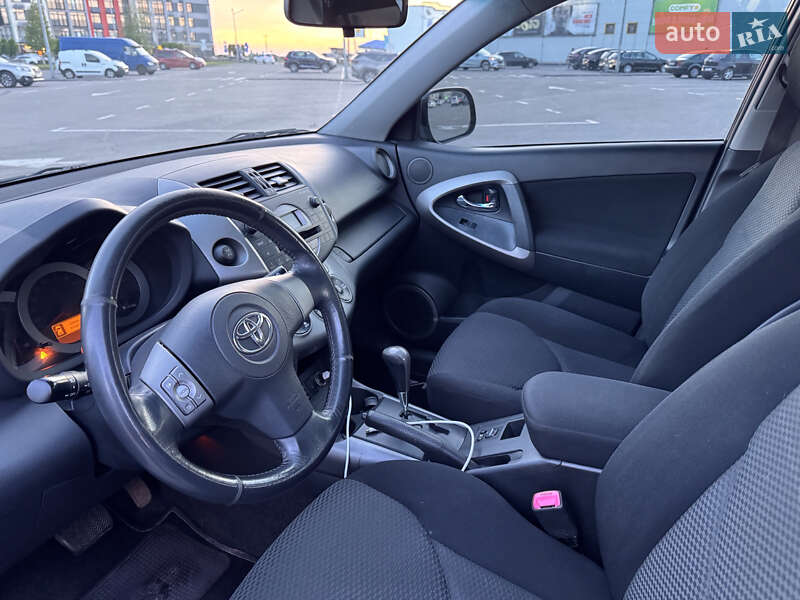 Внедорожник / Кроссовер Toyota RAV4 2006 в Киеве