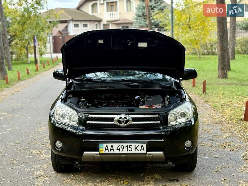Внедорожник / Кроссовер Toyota RAV4 2007 в Киеве