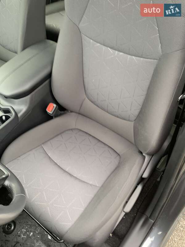 Внедорожник / Кроссовер Toyota RAV4 2020 в Киеве фото 24 Внедорожник / Кроссовер Toyota RAV4 2020 в Киеве