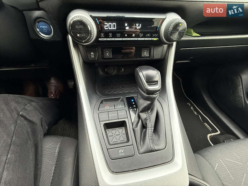 Внедорожник / Кроссовер Toyota RAV4 2019 в Киеве фото 19 Внедорожник / Кроссовер Toyota RAV4 2019 в Киеве