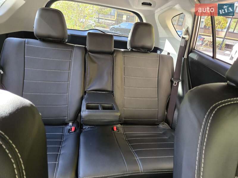 Внедорожник / Кроссовер Toyota RAV4 2016 в Киеве