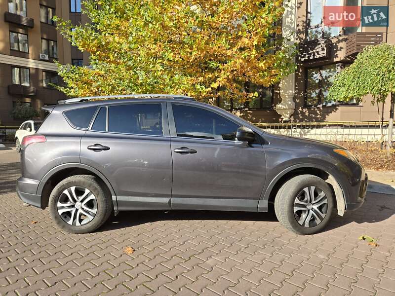 Внедорожник / Кроссовер Toyota RAV4 2016 в Киеве