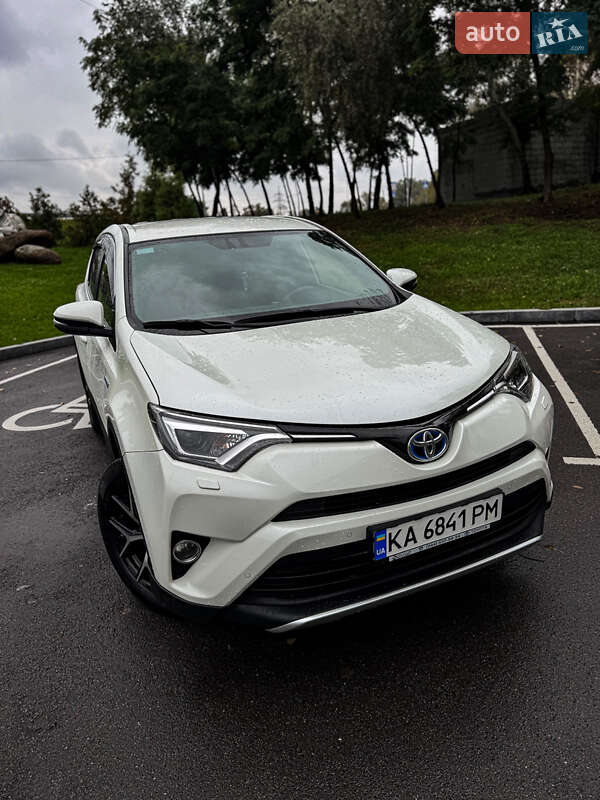 Внедорожник / Кроссовер Toyota RAV4 2017 в Киеве фото 5 Внедорожник / Кроссовер Toyota RAV4 2017 в Киеве