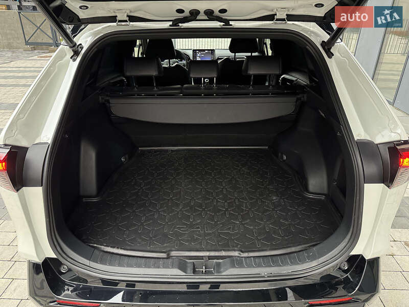 Внедорожник / Кроссовер Toyota RAV4 2019 в Львове