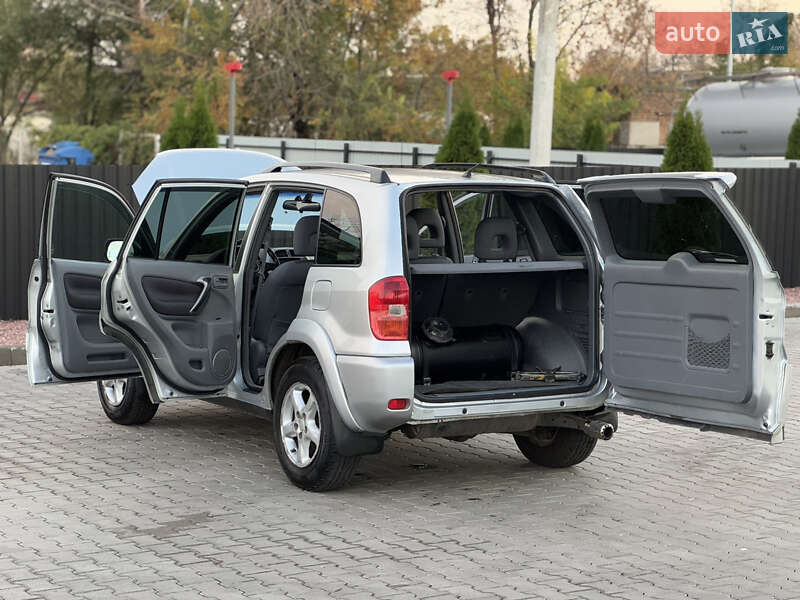 Позашляховик / Кросовер Toyota RAV4 2003 в Одесі