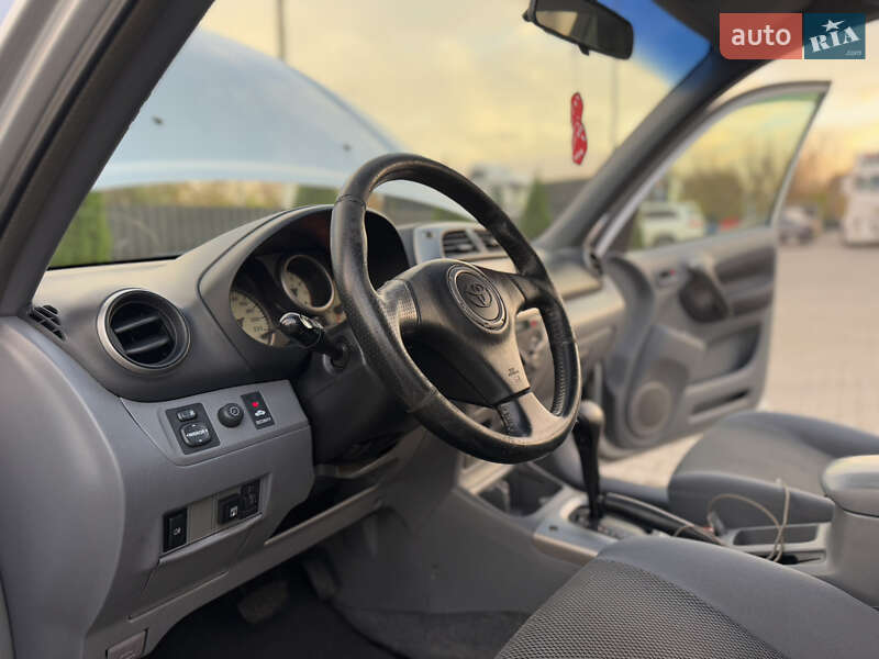 Позашляховик / Кросовер Toyota RAV4 2003 в Одесі