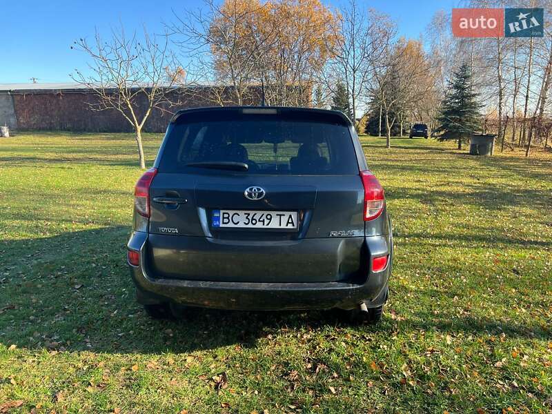 Позашляховик / Кросовер Toyota RAV4 2006 в Новояворівську