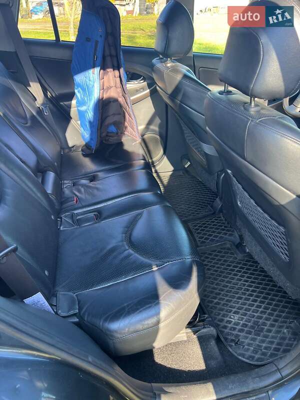 Позашляховик / Кросовер Toyota RAV4 2006 в Новояворівську