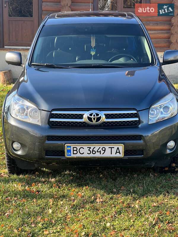 Позашляховик / Кросовер Toyota RAV4 2006 в Новояворівську